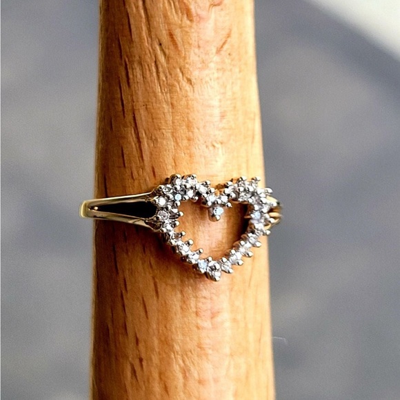 Diamond ring heart cluster 10k - Picture 6 of 10
